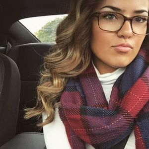 Meet your Posher, Paola